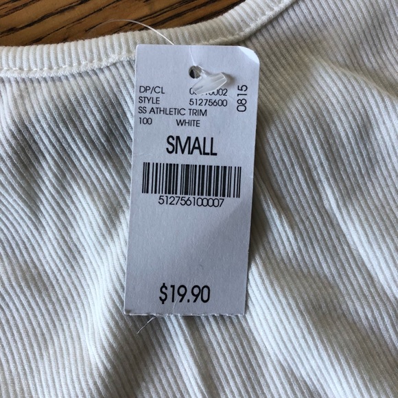 WetSeal | New Crop Top - Picture 2 of 3